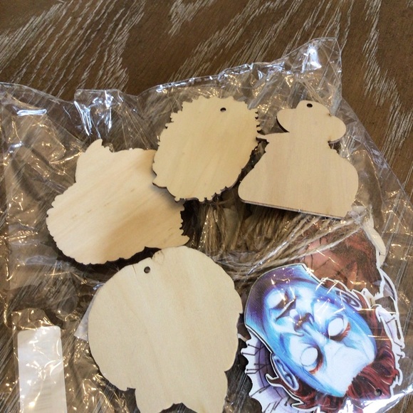 18pc Wooden Halloween Scary Movie Serial Killers Clown Scary Doll Tree Ornaments - Picture 10 of 12